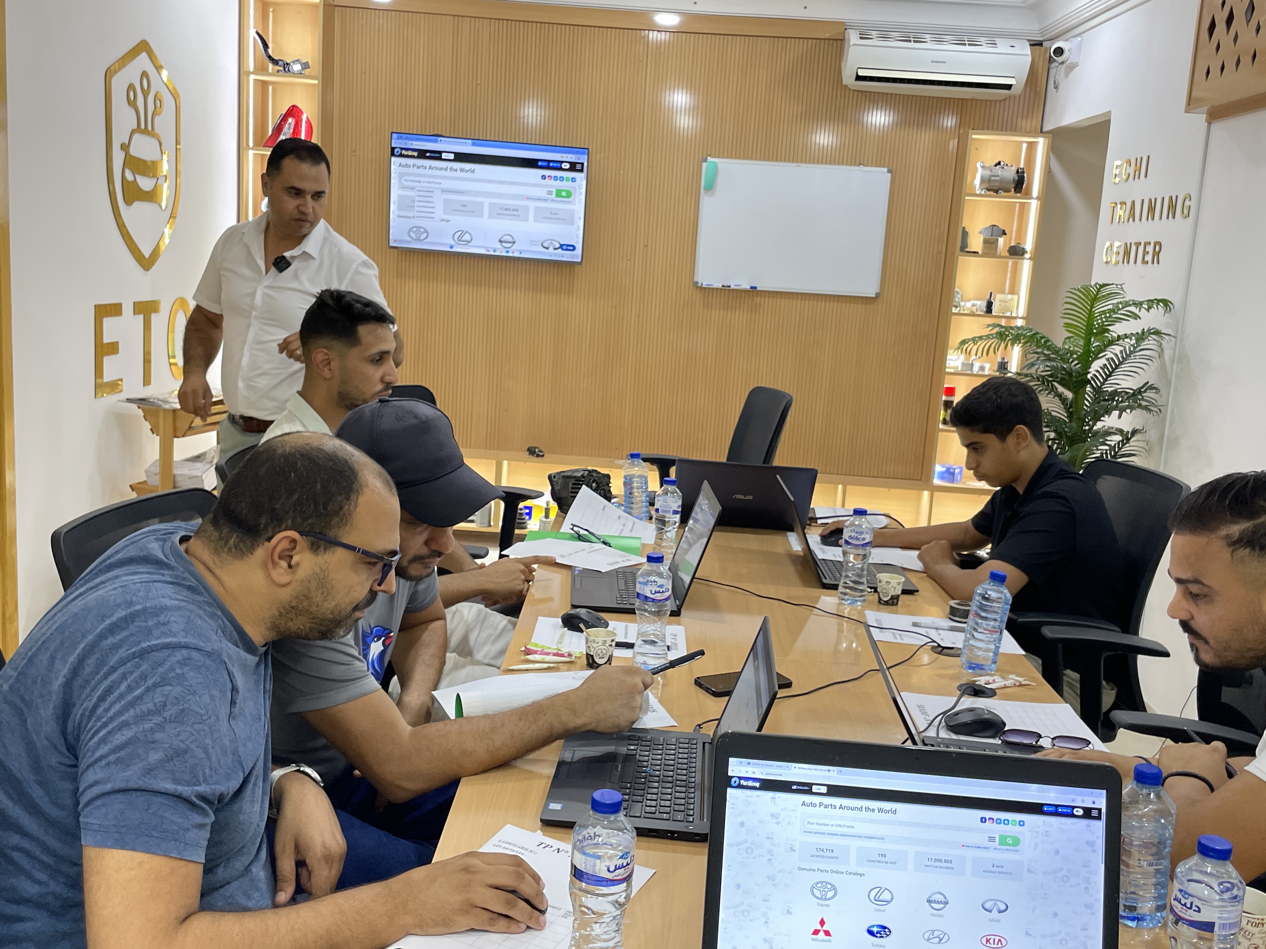 تقنيات البيع الاحترافي وإدارة مشاريع قطع غيار السيارات